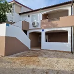 Apartament Ema Erste Etage Mit Offener Terrasse By Interhome Vir