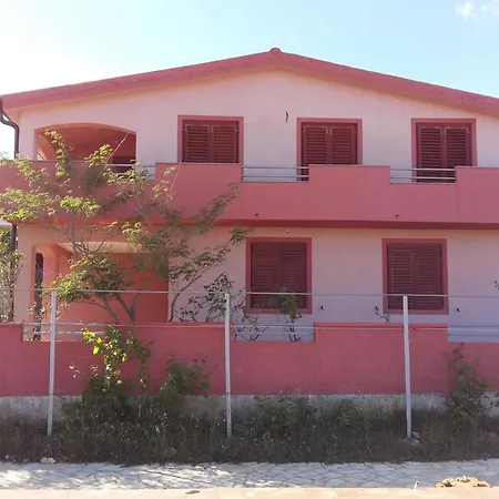 Ema Erste Etage Mit Offener Terrasse By Interhome ויר