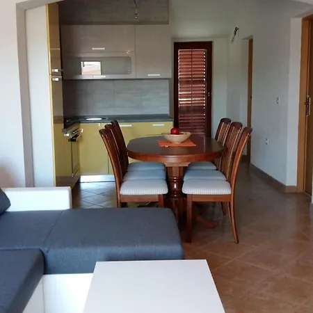 Ema Erste Etage Mit Offener Terrasse By Interhome