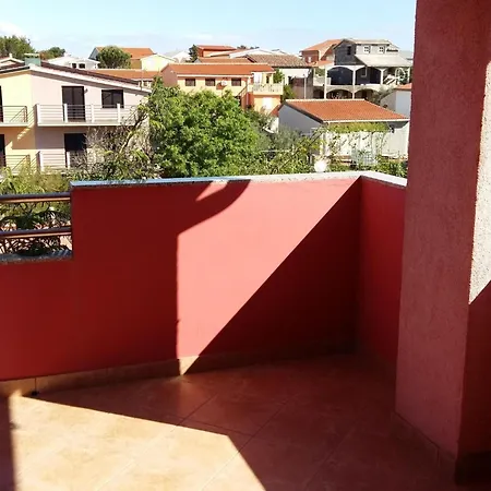 Ema Erste Etage Mit Offener Terrasse By Interhome דירה *