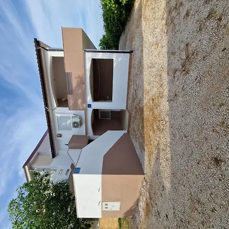 Ema Erste Etage Mit Offener Terrasse By Interhome Apartamento