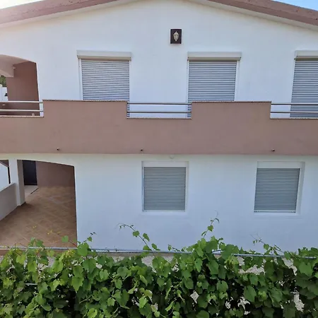 Ema Erste Etage Mit Offener Terrasse By Interhome アパート