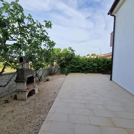 Ema Erste Etage Mit Offener Terrasse By Interhome * ヴィル