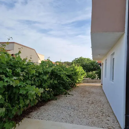 Ema Erste Etage Mit Offener Terrasse By Interhome *