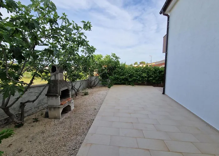 Ema Erste Etage Mit Offener Terrasse By Interhome * Vir