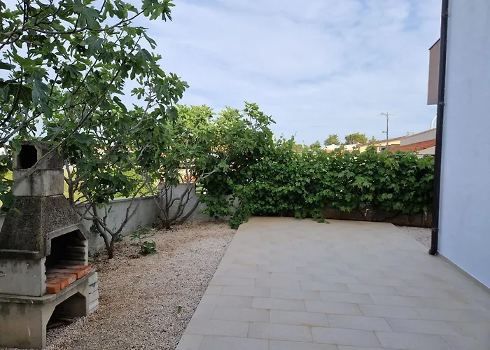 Ema Erste Etage Mit Offener Terrasse By Interhome Vir