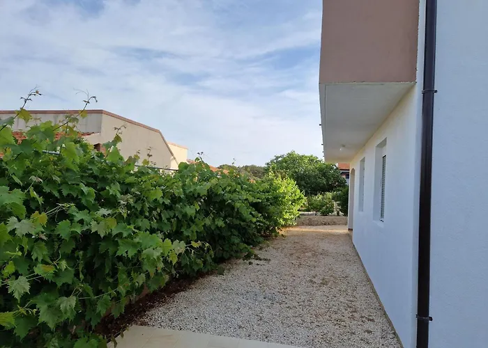 Ema Erste Etage Mit Offener Terrasse By Interhome *